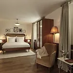 Sanders Hotel