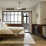 Sanders Hotel