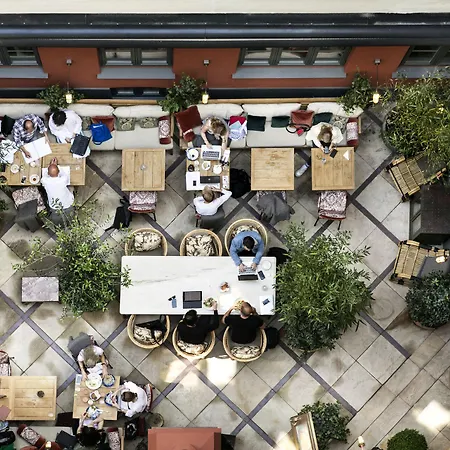 サンダーズ ホテル