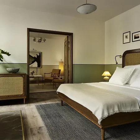 Sanders Hotel